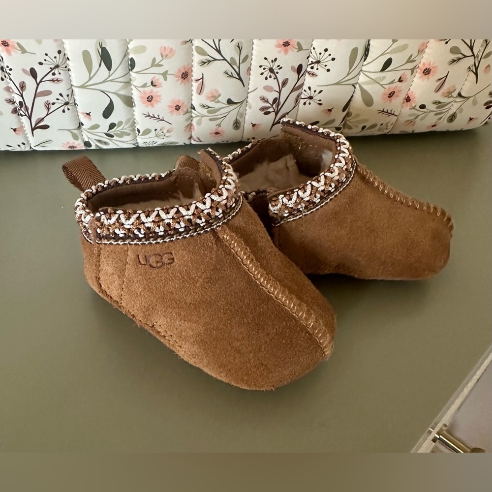 UGG Tan Baby Booties with Knit Trim 0/1